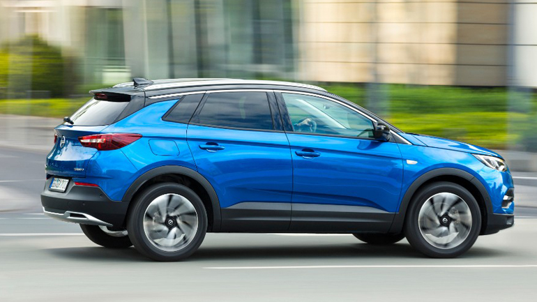 Το νέο SUV της Opel αναγνωρίζει πότε είναι κουρασμένος ο οδηγός